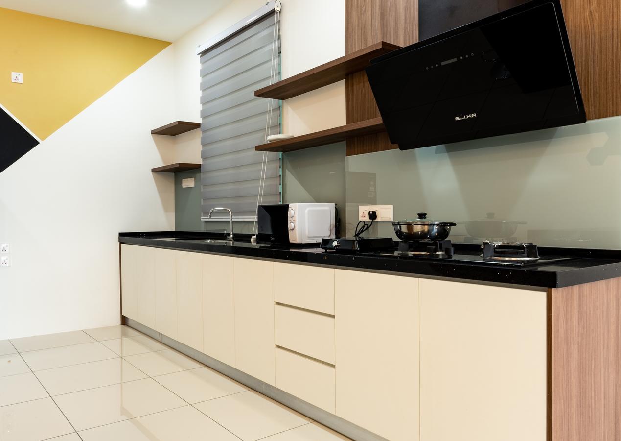 Southwest Island Suite By D Imperio Homestay Bayan Lepas Exterior foto